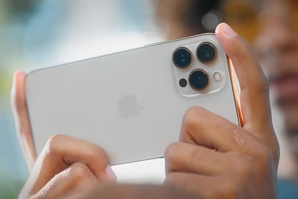 苹果 iPhone 15 将采用索尼新传感器：逆光也能清晰拍摄人脸